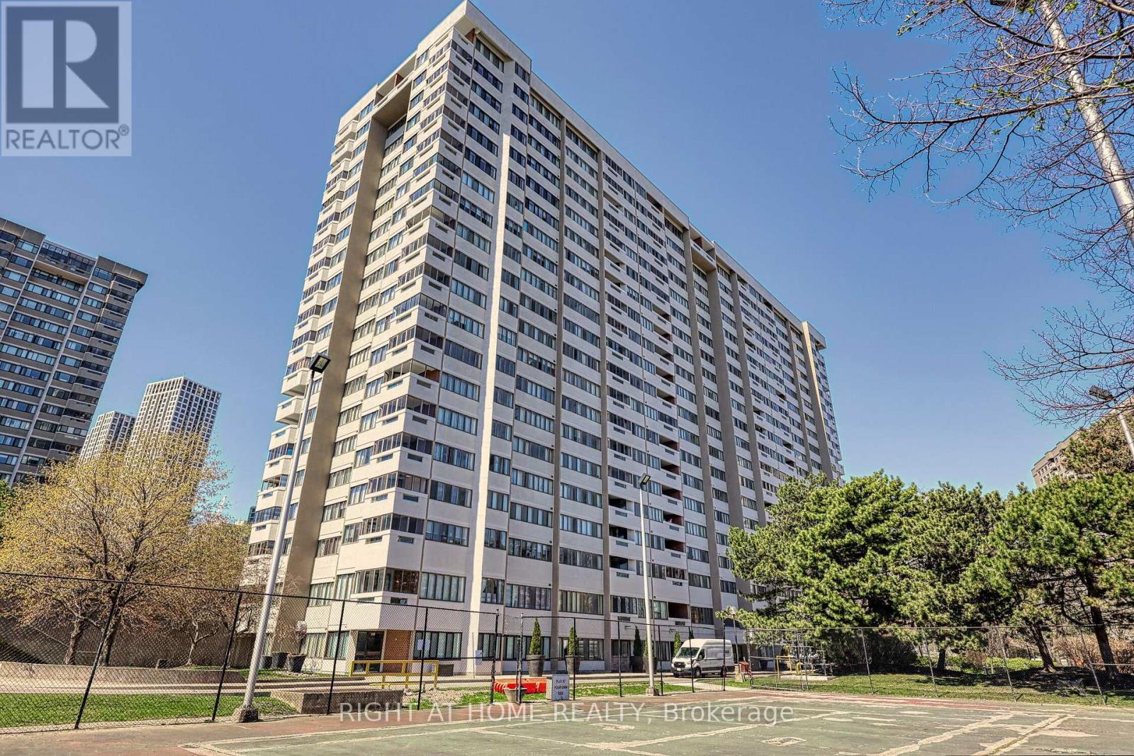205 - 1580 Mississauga Valley, Mississauga, Ontario  L5A 3T8 - Photo 8 - W12419094