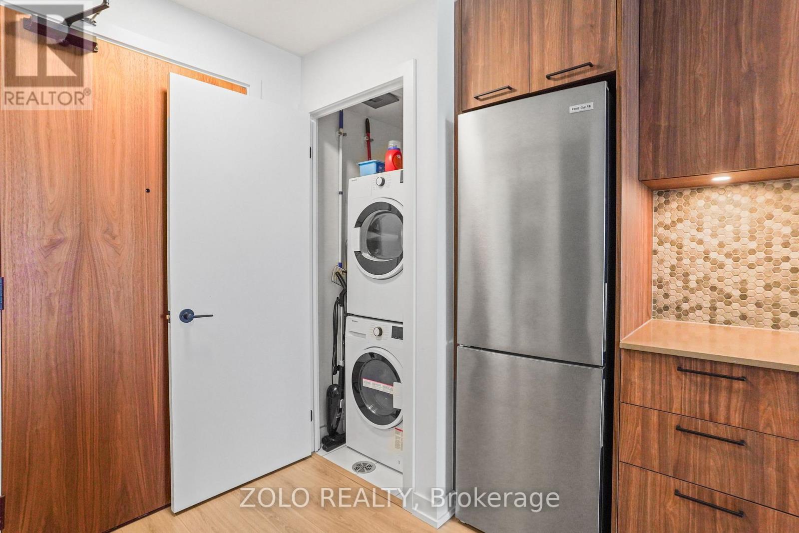 512 - 10 Lagerfeld Drive, Brampton, Ontario  L7A 0H8 - Photo 8 - W12419099
