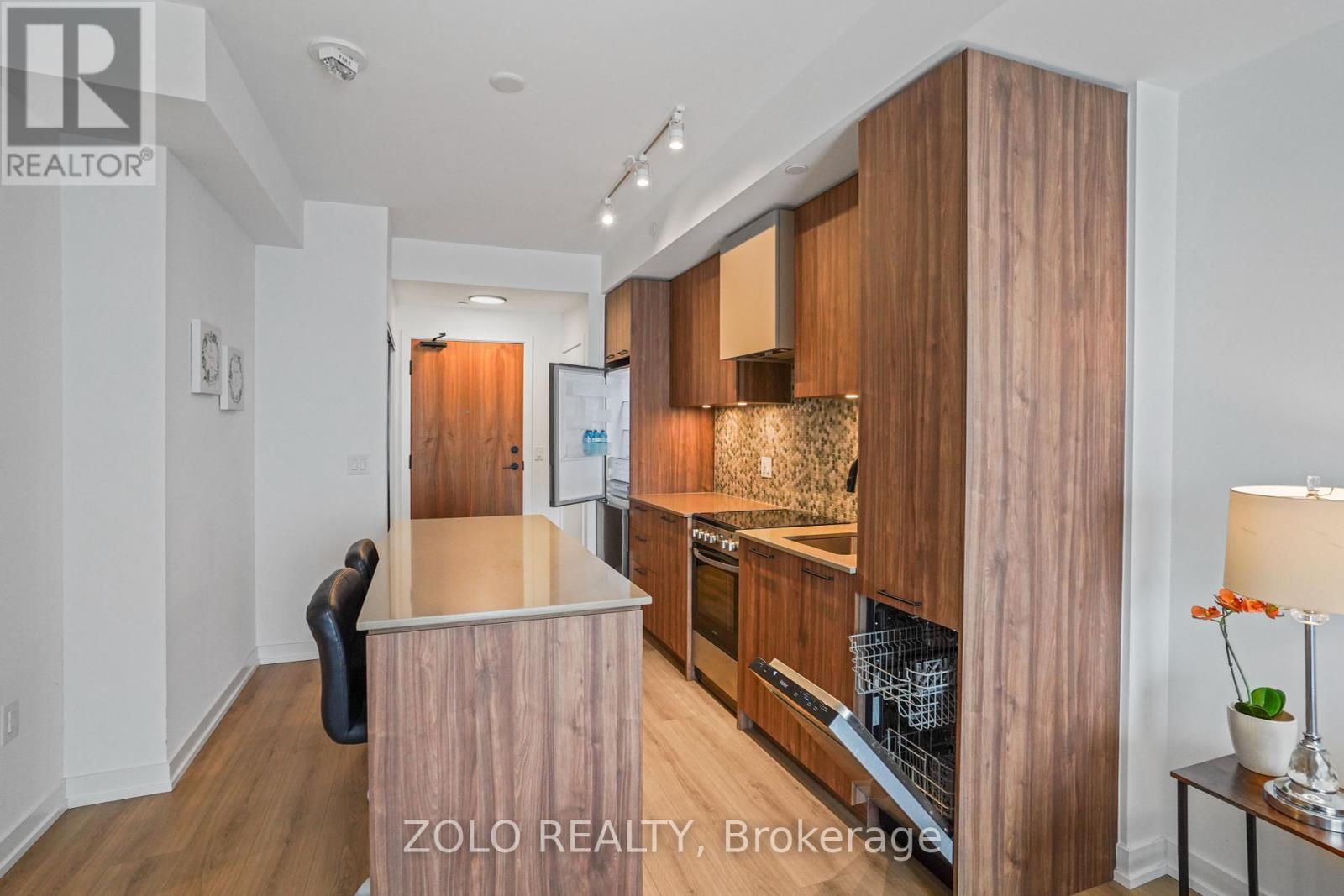 512 - 10 Lagerfeld Drive, Brampton, Ontario  L7A 0H8 - Photo 9 - W12419099
