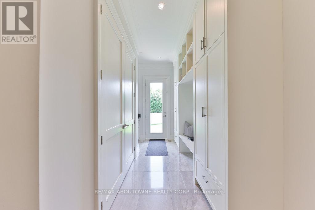 408 Saville Crescent, Oakville, Ontario  L6L 3T8 - Photo 19 - W12419101
