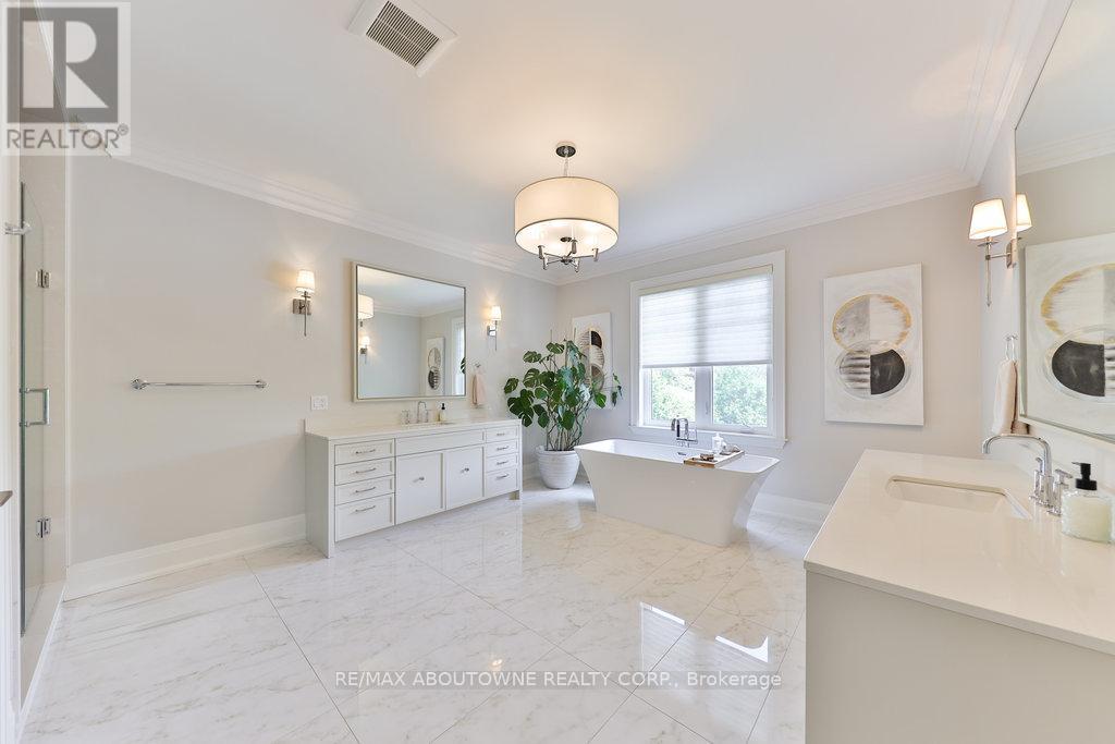 408 Saville Crescent, Oakville, Ontario  L6L 3T8 - Photo 25 - W12419101