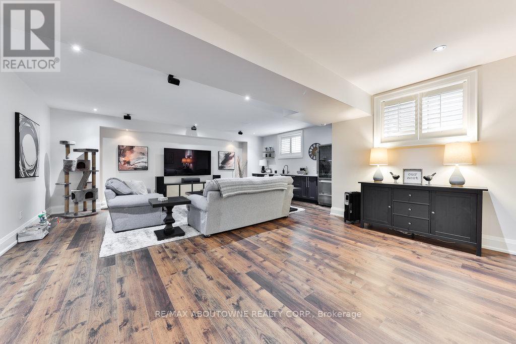 408 Saville Crescent, Oakville, Ontario  L6L 3T8 - Photo 38 - W12419101