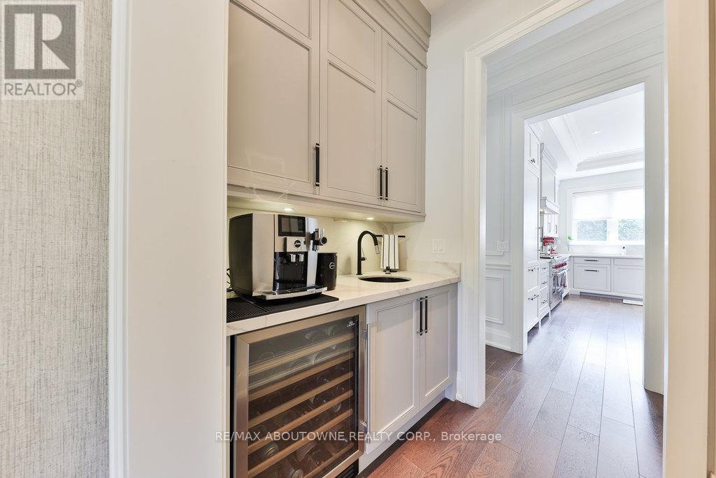 408 Saville Crescent, Oakville, Ontario  L6L 3T8 - Photo 8 - W12419101