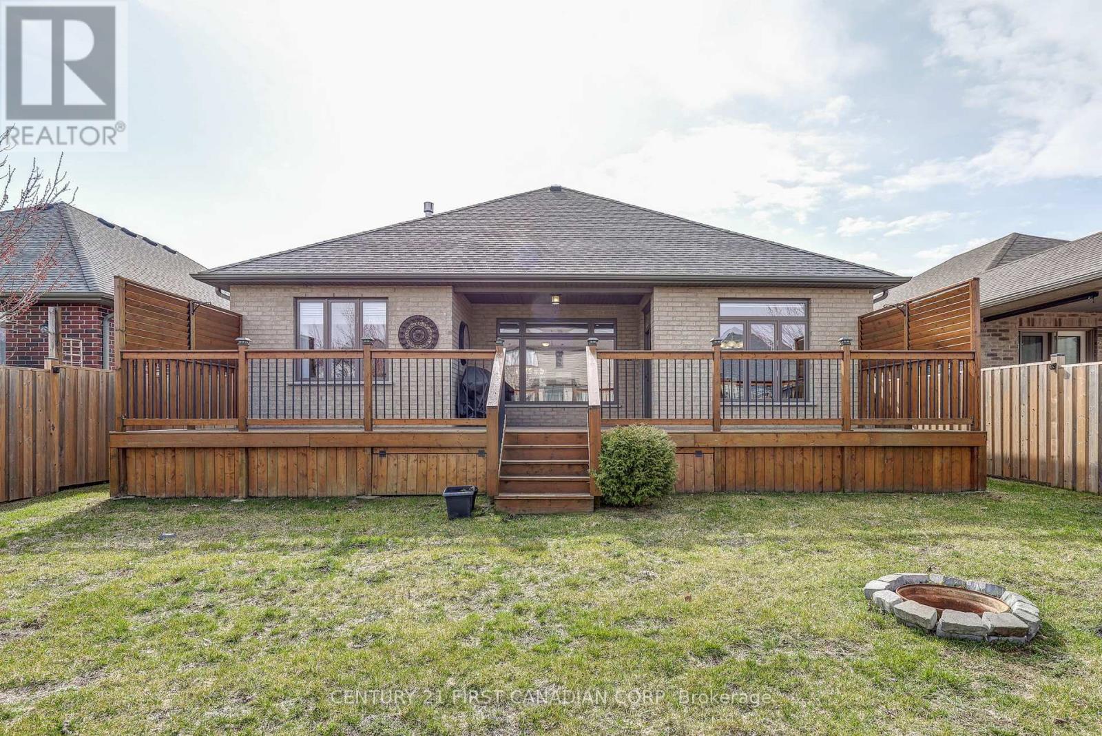 696 Bennett Crescent, Strathroy-Caradoc, Ontario  N0L 1W0 - Photo 46 - X12418481