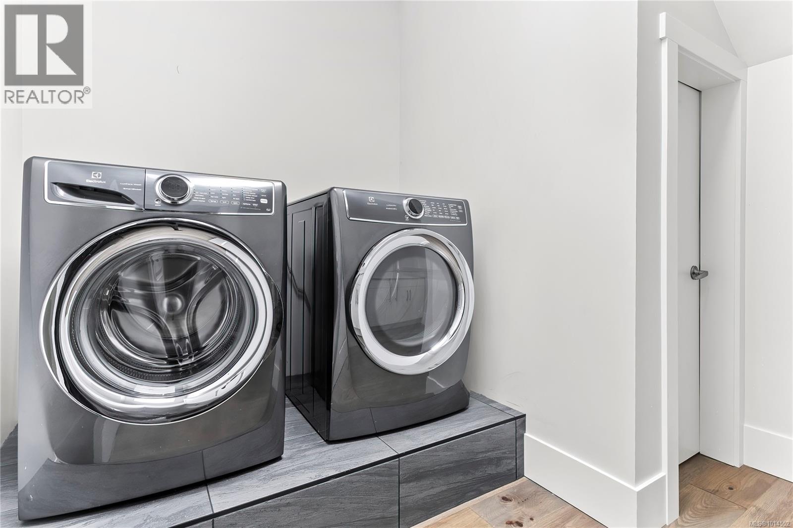 1430 Payton Pl, Saanich, British Columbia V8X 2B8 - Photo 38 - 1014552