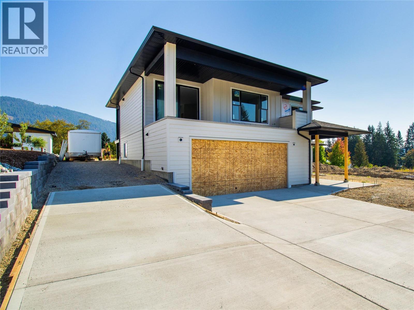 1770 35 Street Ne, Salmon Arm, British Columbia  V1E 1M9 - Photo 3 - 10363670