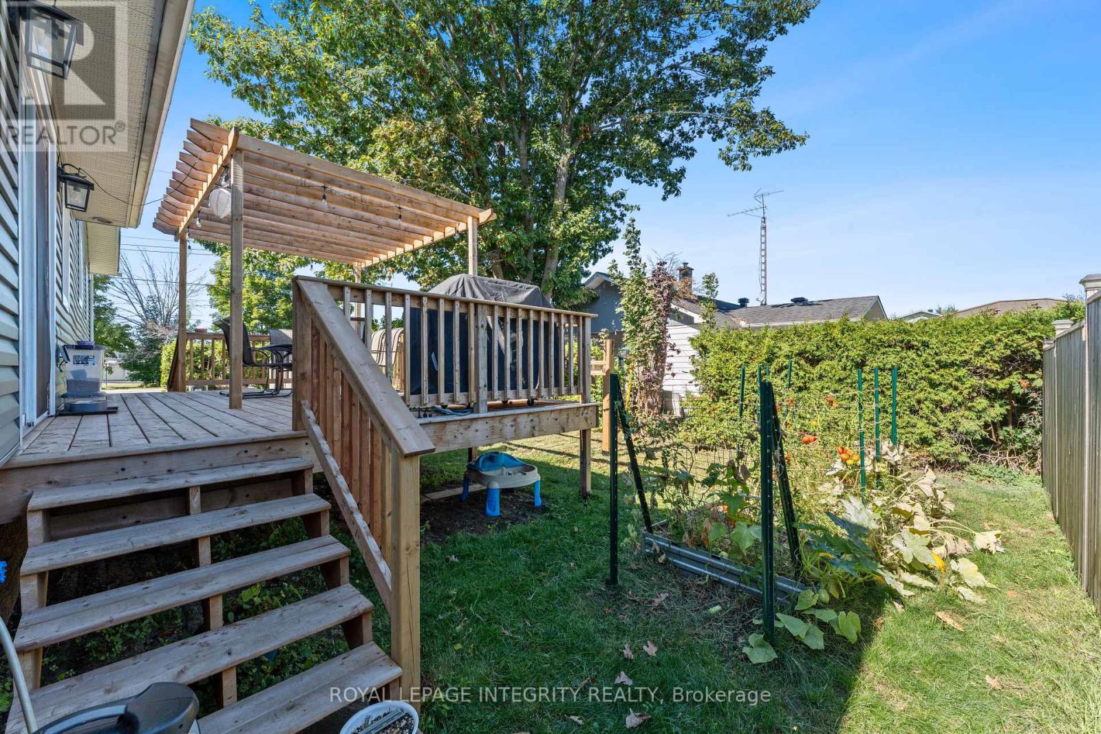 2217 Lapointe Street, Clarence-Rockland, Ontario  K0A 1E0 - Photo 8 - X12419197