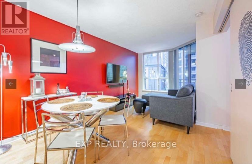 705 - 228 Queens Quay W, Toronto, Ontario  M5J 2X1 - Photo 1 - C12419137