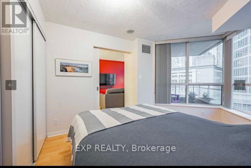 705 - 228 Queens Quay W, Toronto, Ontario  M5J 2X1 - Photo 10 - C12419137