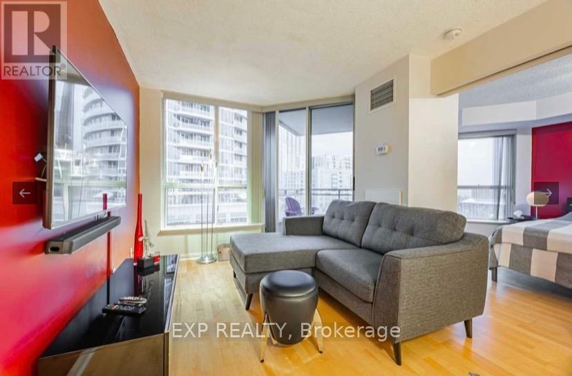 705 - 228 Queens Quay W, Toronto, Ontario  M5J 2X1 - Photo 4 - C12419137