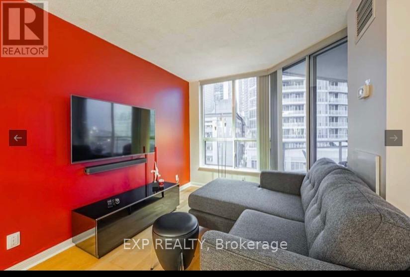 705 - 228 Queens Quay W, Toronto, Ontario  M5J 2X1 - Photo 5 - C12419137