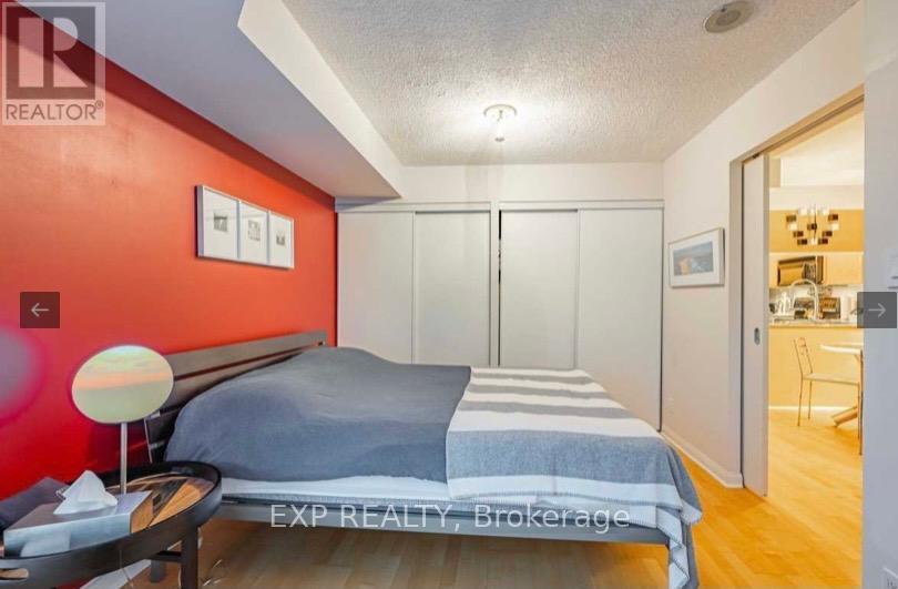 705 - 228 Queens Quay W, Toronto, Ontario  M5J 2X1 - Photo 8 - C12419137