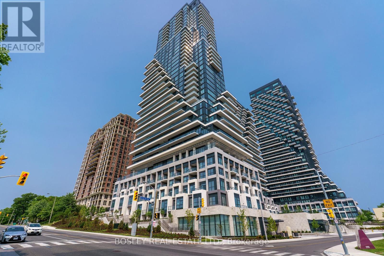 2001 - 10 INN ON THE PARK DRIVE E, Toronto, Ontario