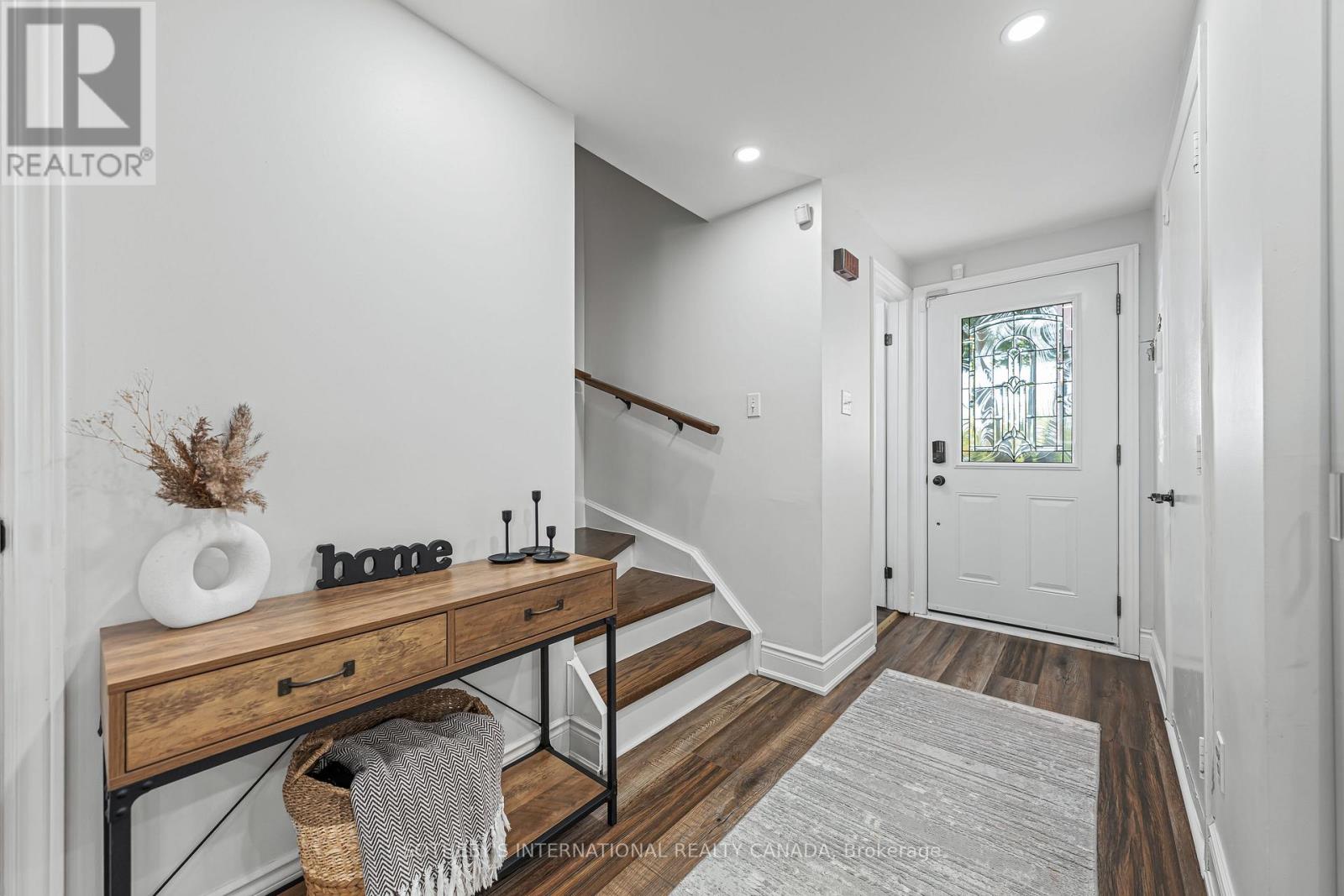 64 Glenbrook Crescent, Cambridge, Ontario  N1R 7Z2 - Photo 4 - X12419049