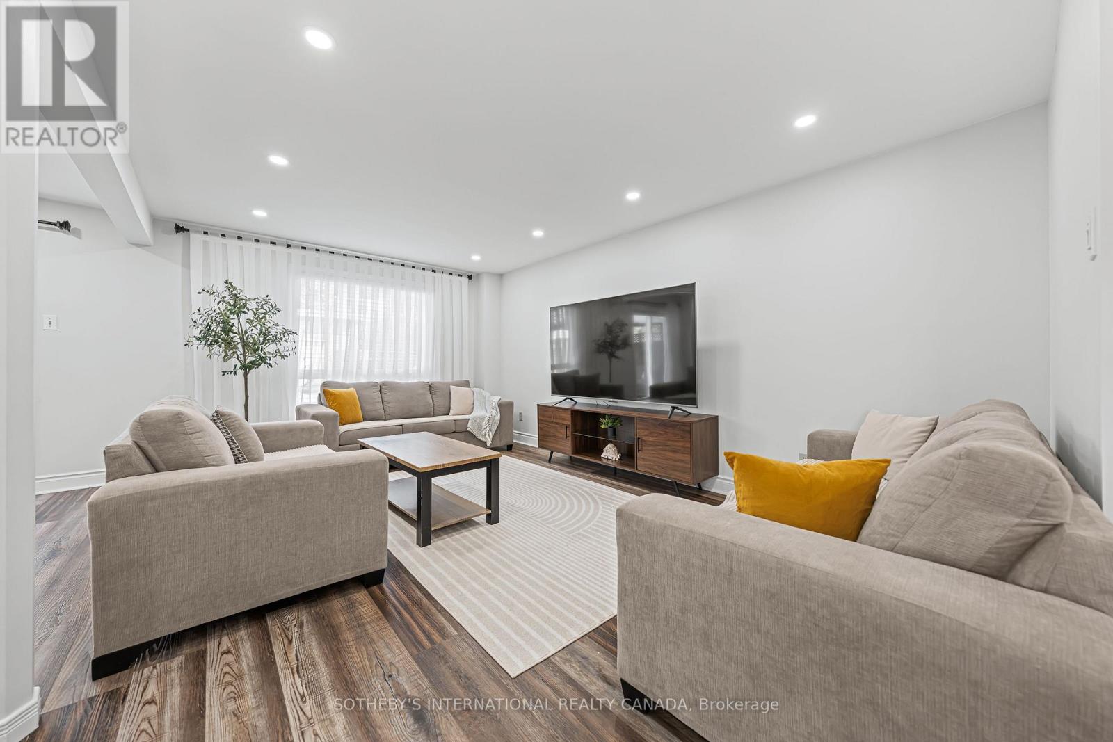 64 Glenbrook Crescent, Cambridge, Ontario  N1R 7Z2 - Photo 6 - X12419049