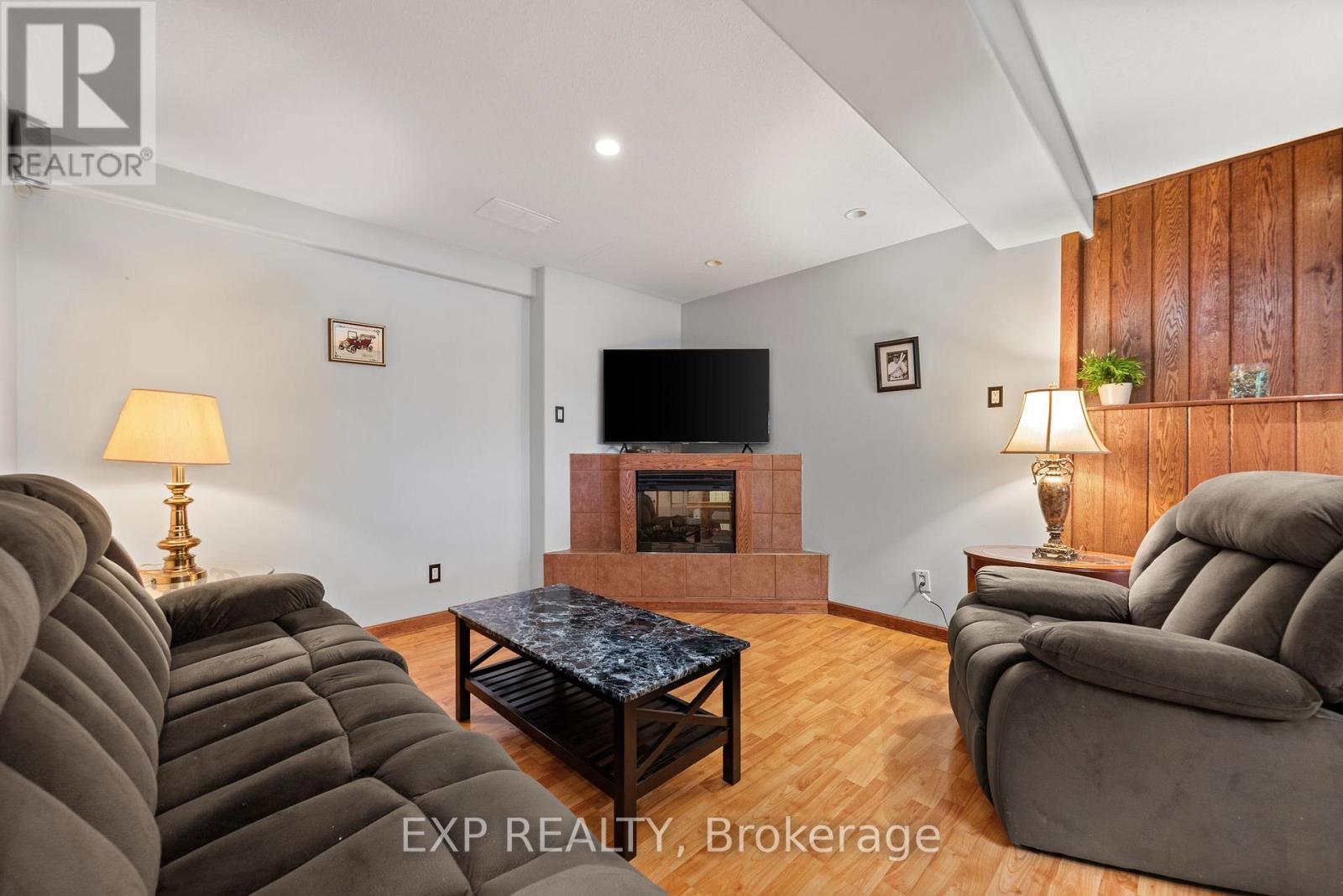 130 Finch Drive, Belleville (Belleville Ward), Ontario  K8P 5L4 - Photo 34 - X12419260