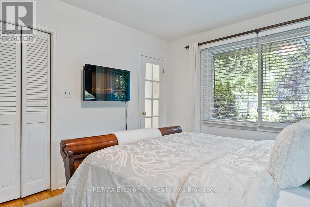 1373 Queen Victoria Avenue, Mississauga, Ontario  L5H 3H2 - Photo 14 - W12378143