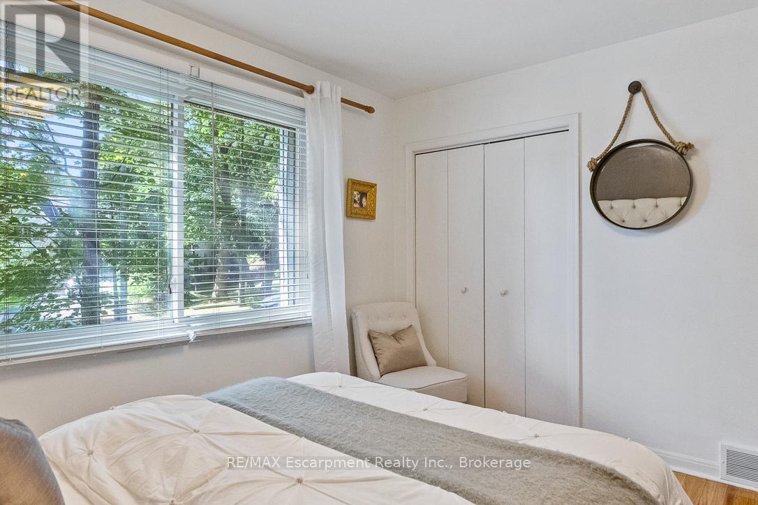 1373 Queen Victoria Avenue, Mississauga, Ontario  L5H 3H2 - Photo 19 - W12378143