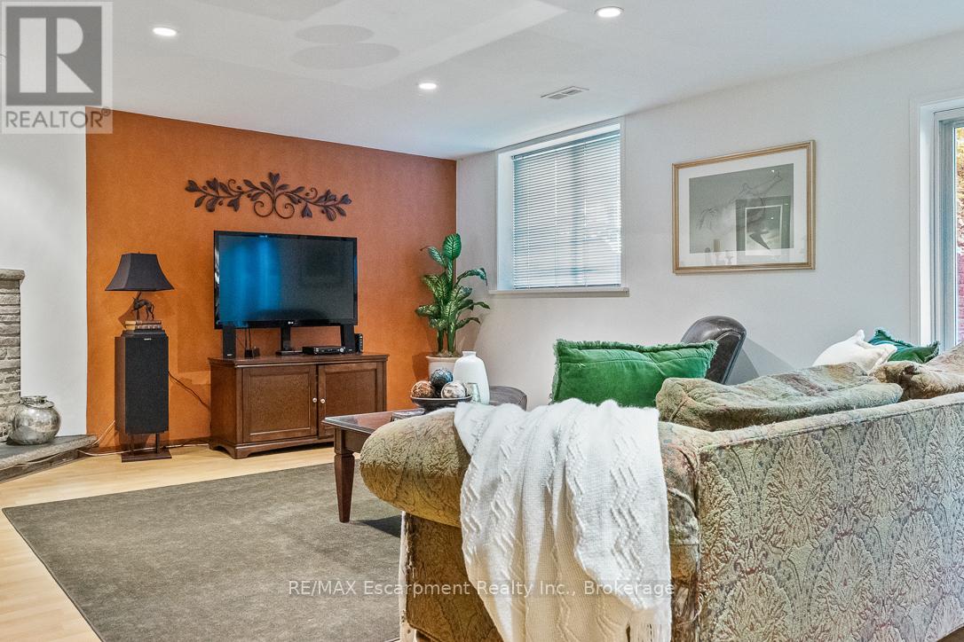 1373 Queen Victoria Avenue, Mississauga, Ontario  L5H 3H2 - Photo 22 - W12378143