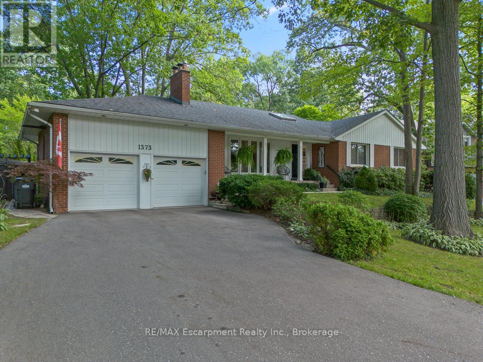 1373 Queen Victoria Avenue, Mississauga, Ontario  L5H 3H2 - Photo 2 - W12378143
