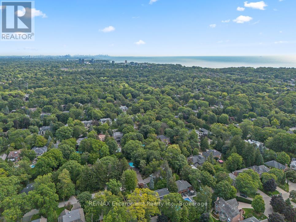 1373 Queen Victoria Avenue, Mississauga, Ontario  L5H 3H2 - Photo 44 - W12378143