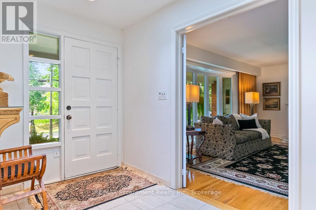 1373 Queen Victoria Avenue, Mississauga, Ontario  L5H 3H2 - Photo 4 - W12378143