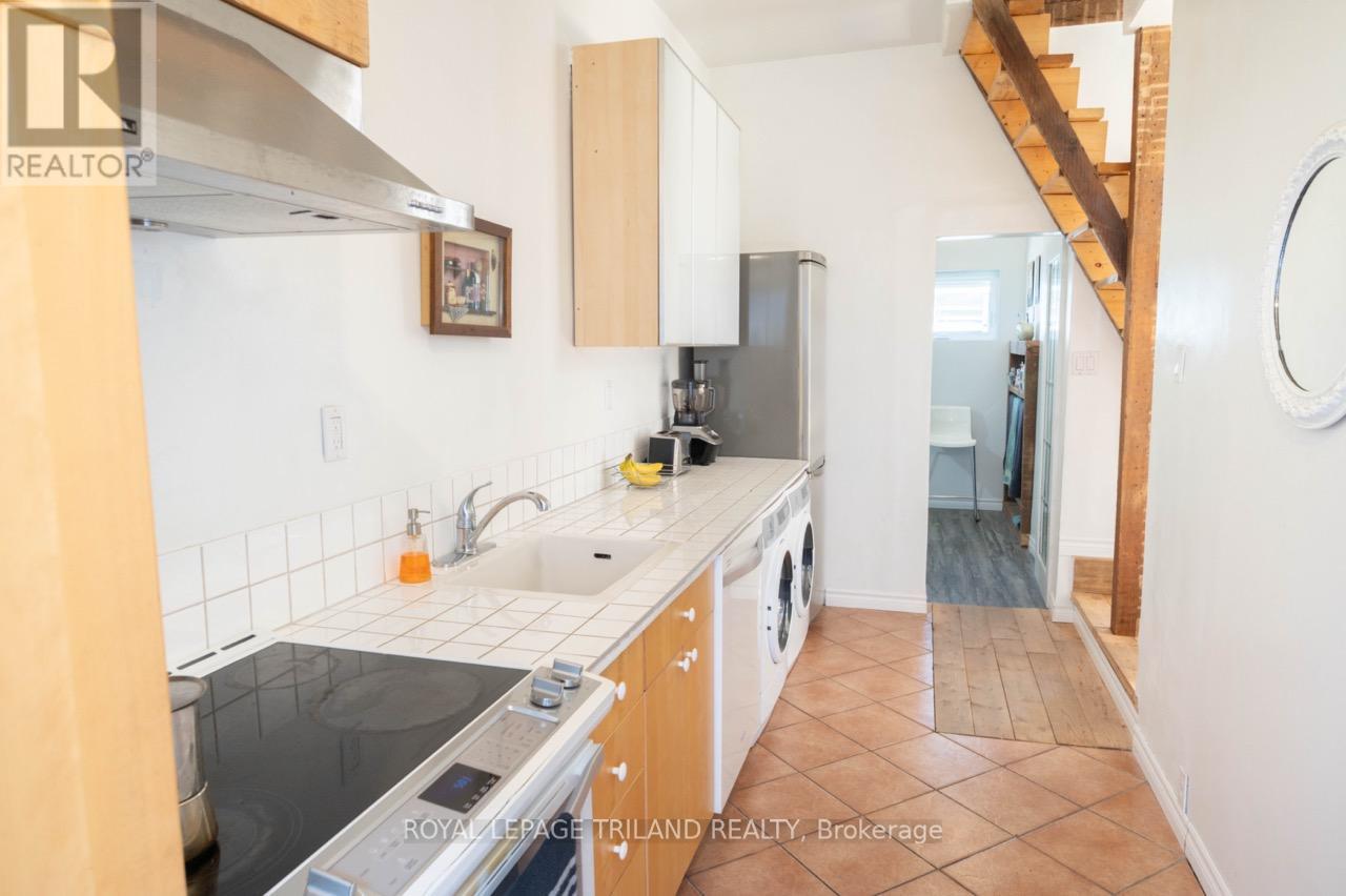 225 Wellington Street, London East, Ontario  N6B 2L2 - Photo 12 - X12419372