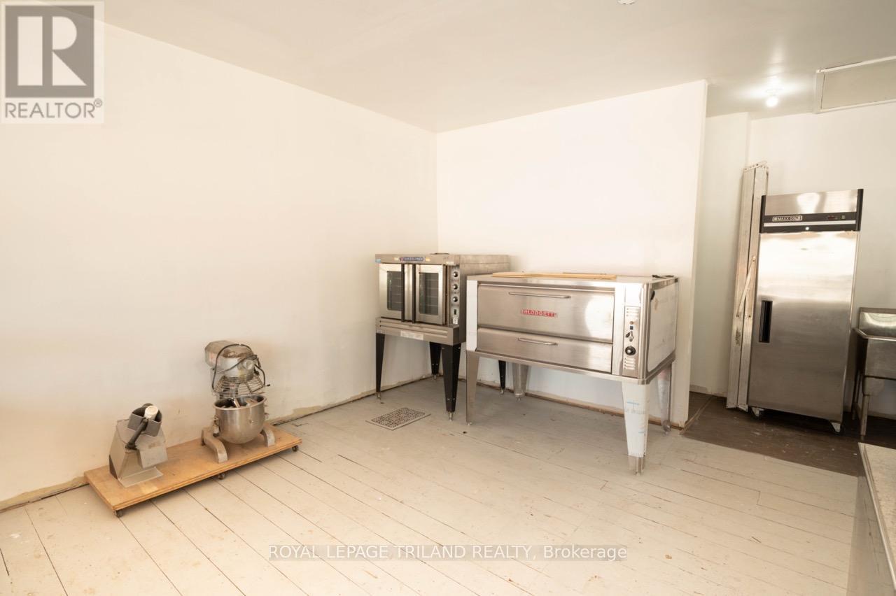 225 Wellington Street, London East, Ontario  N6B 2L2 - Photo 24 - X12419372