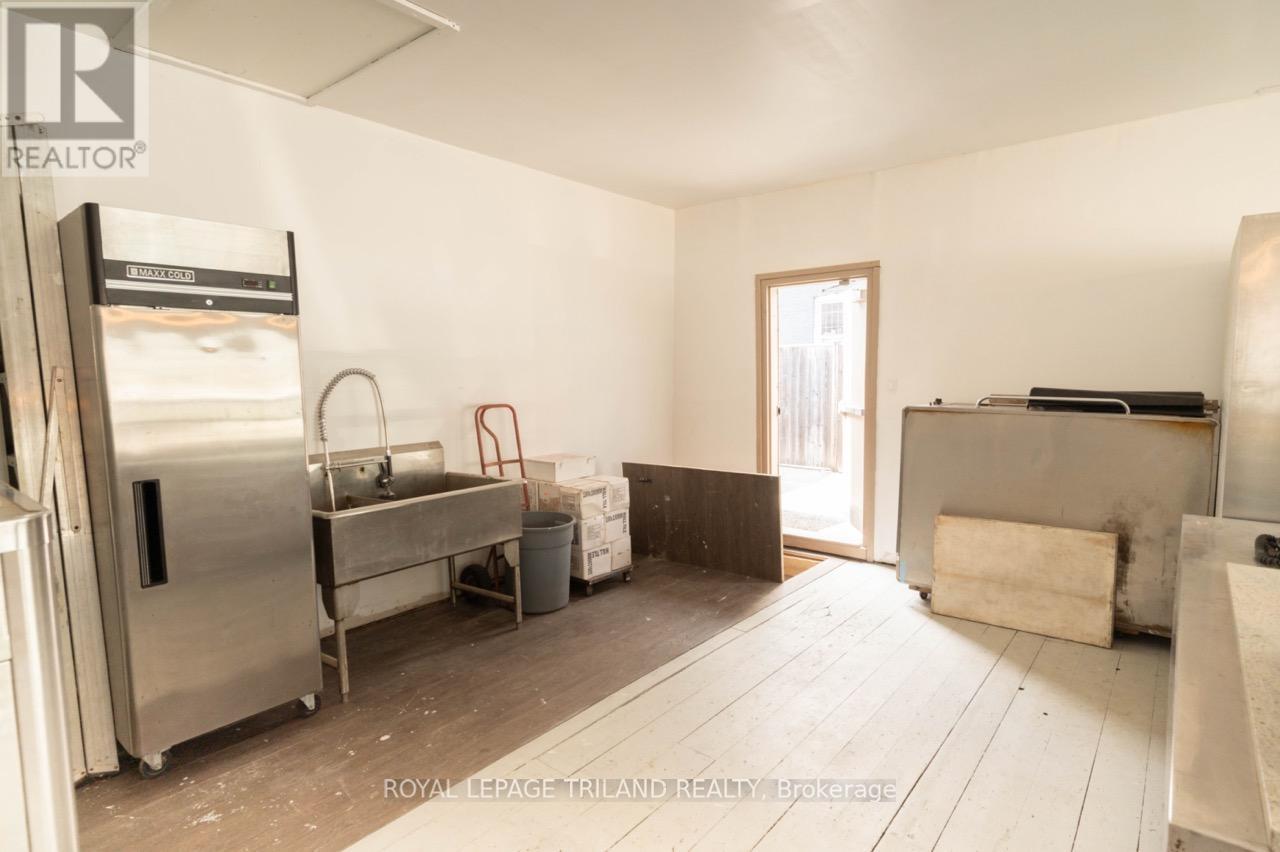 225 Wellington Street, London East, Ontario  N6B 2L2 - Photo 26 - X12419372