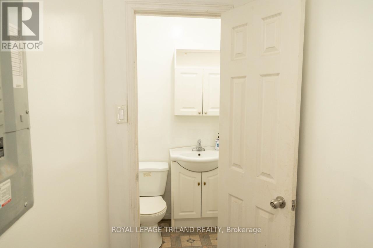 225 Wellington Street, London East, Ontario  N6B 2L2 - Photo 28 - X12419372