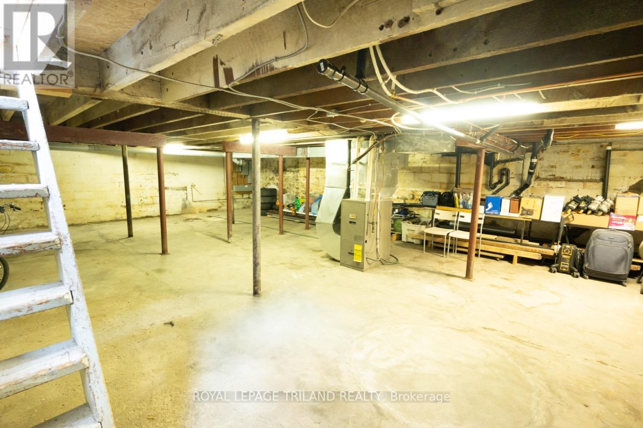 225 Wellington Street, London East, Ontario  N6B 2L2 - Photo 30 - X12419372