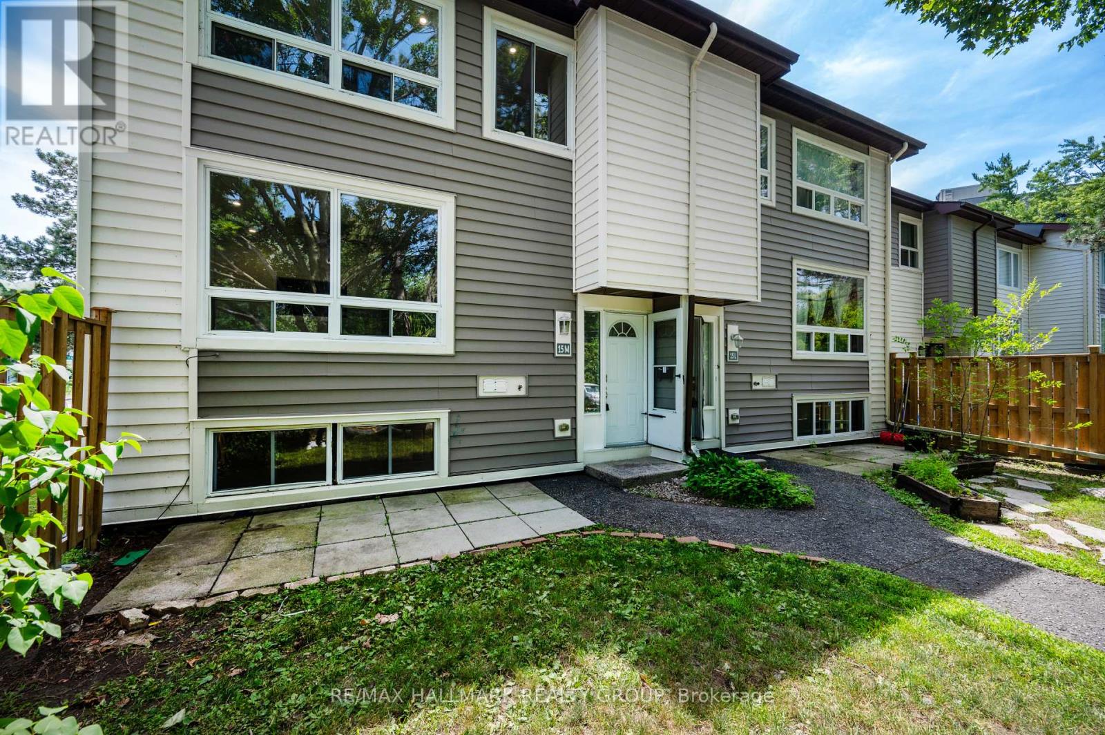 M - 15 Banner Road, Ottawa, Ontario  K2H 8T3 - Photo 2 - X12419257