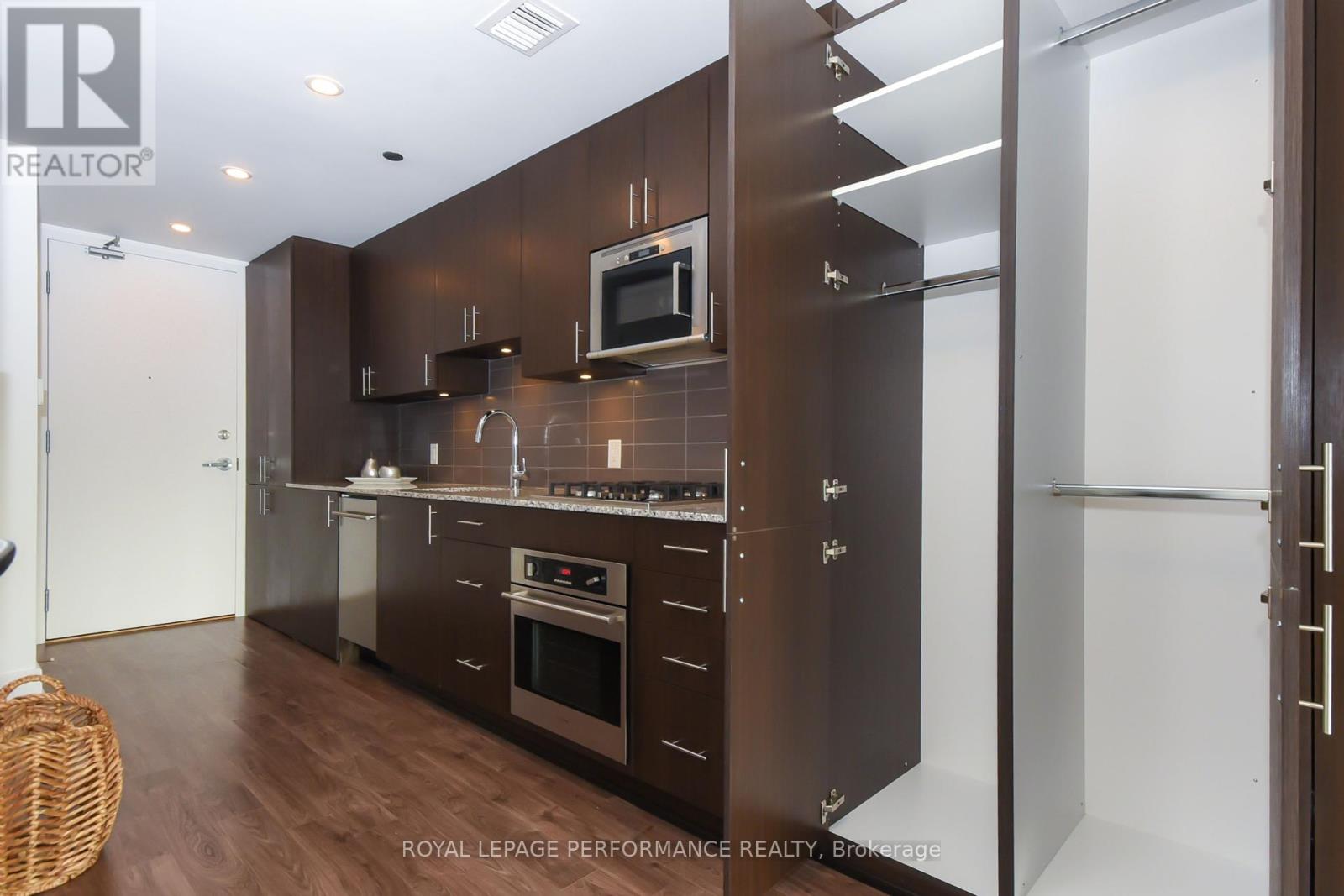 309a - 7 Marquette Avenue, Ottawa, Ontario  K1L 8A7 - Photo 12 - X12419312