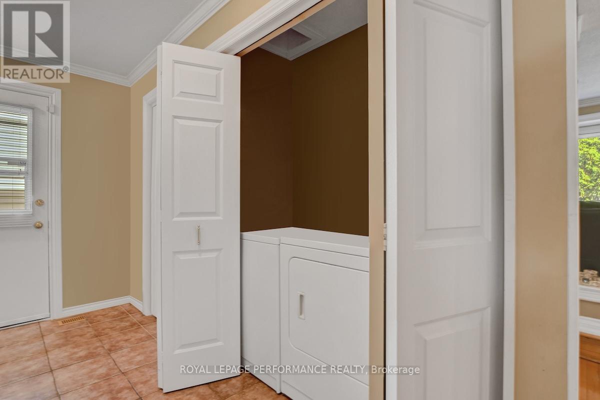 1815 Belval Crescent, Ottawa, Ontario  K1C 6J3 - Photo 18 - X12419369