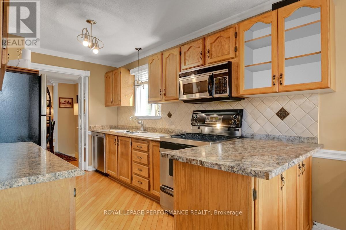 1815 Belval Crescent, Ottawa, Ontario  K1C 6J3 - Photo 5 - X12419369