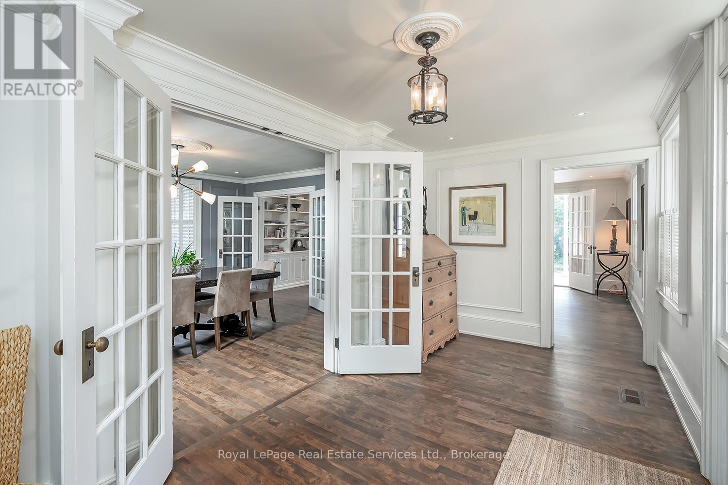 53 Thomas Street, Oakville, Ontario  L6J 3A2 - Photo 8 - W12419345