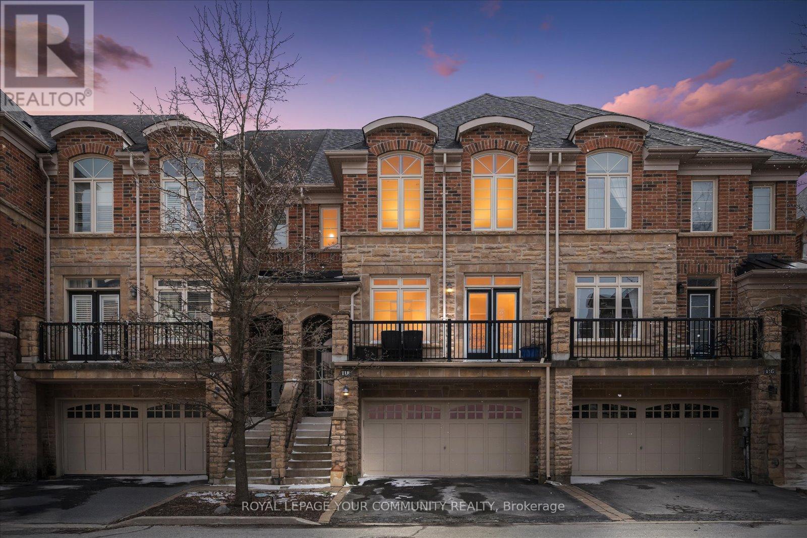 118 CHAPMAN COURT, Aurora, Ontario