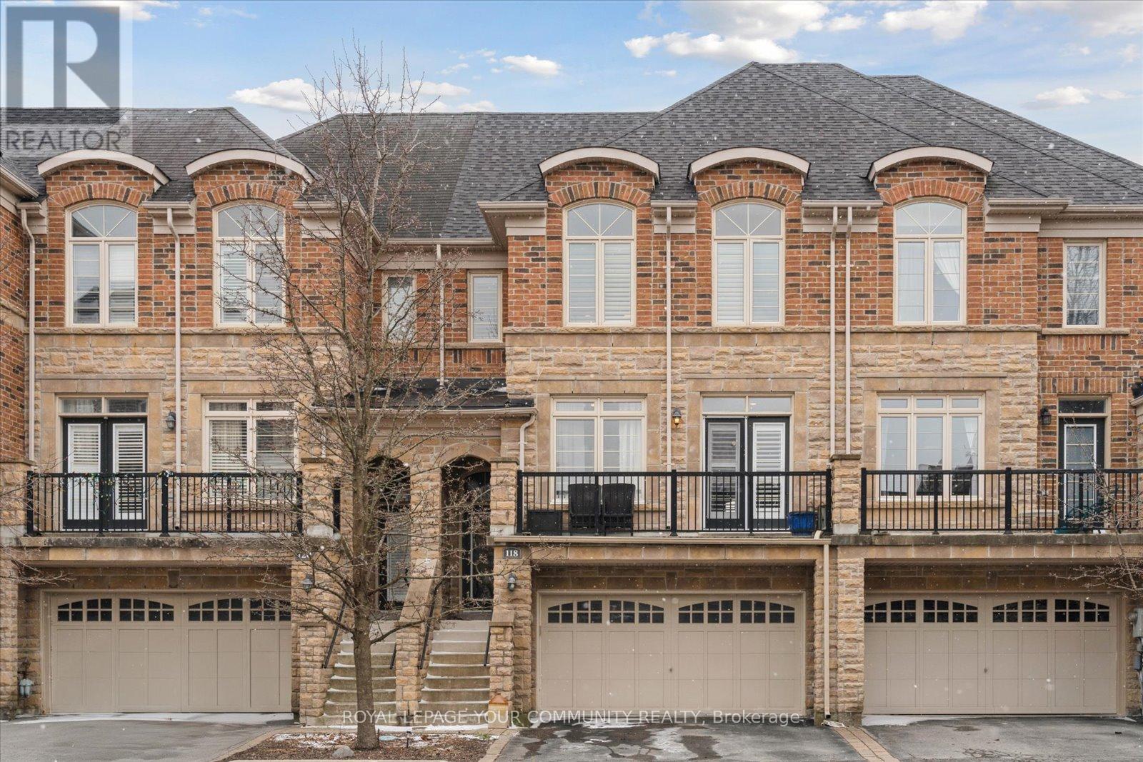 118 Chapman Court, Aurora, Ontario  L4G 0E2 - Photo 4 - N12419147