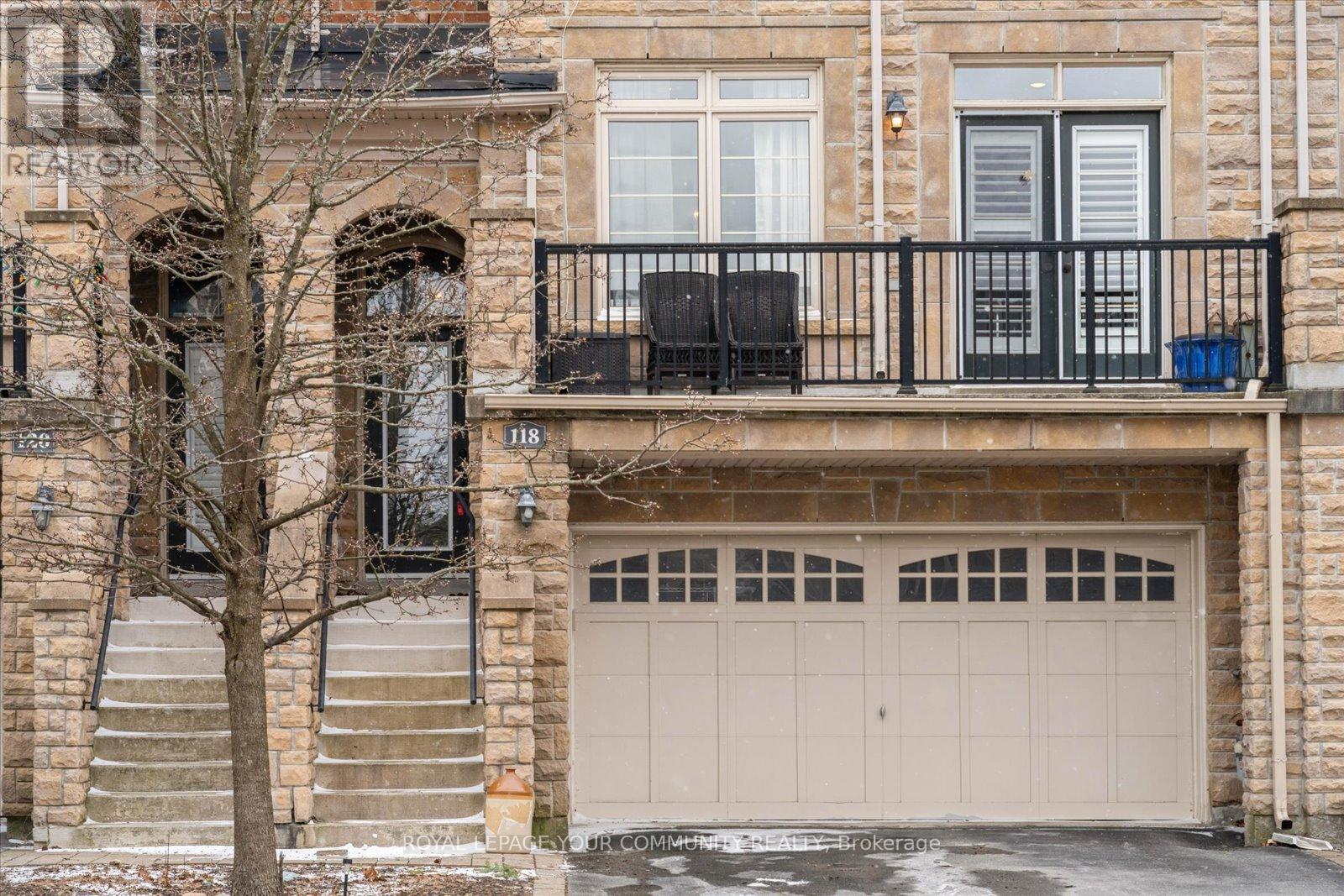 118 Chapman Court, Aurora, Ontario  L4G 0E2 - Photo 5 - N12419147