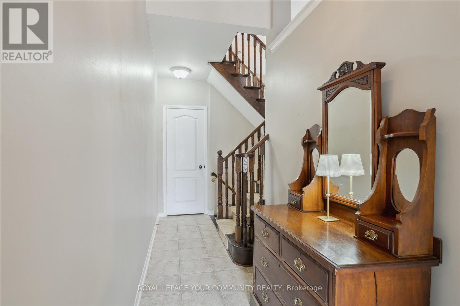 118 Chapman Court, Aurora, Ontario  L4G 0E2 - Photo 7 - N12419147