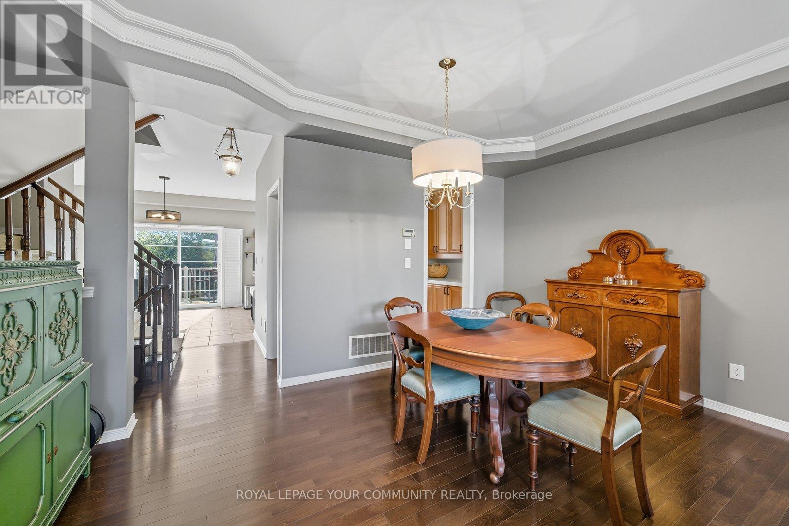 118 Chapman Court, Aurora (Aurora Grove), Ontario  L4G 0E2 - Photo 8 - N12419147