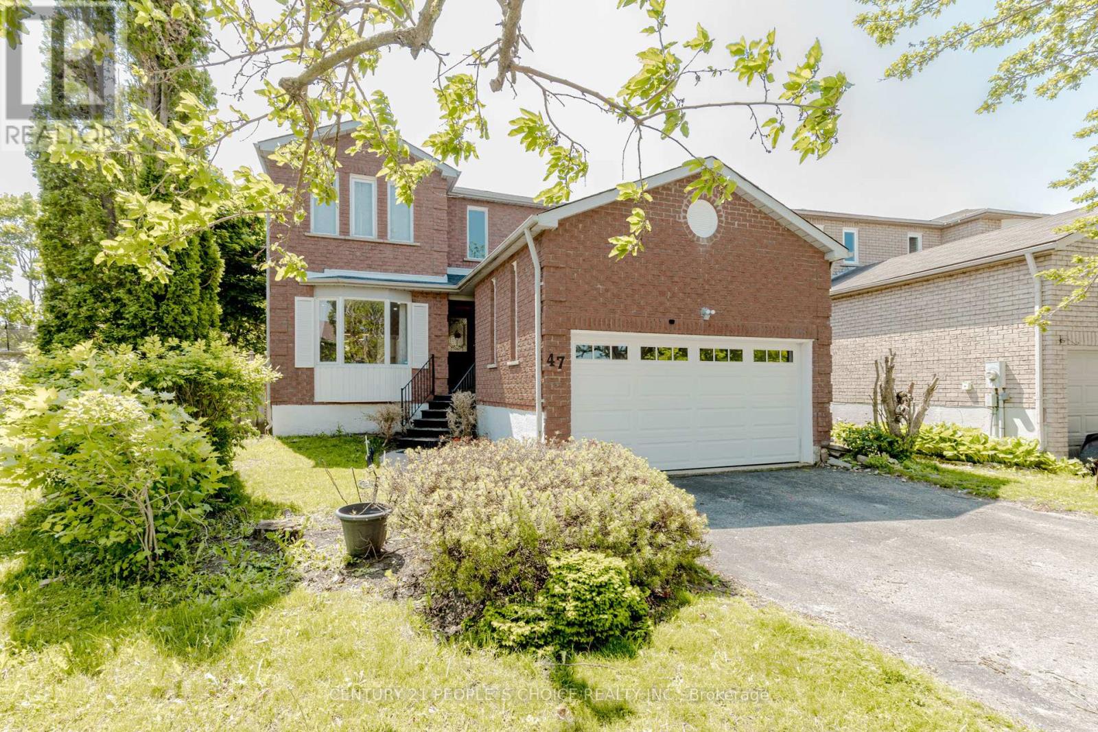 47 Blair Crescent, Barrie, Ontario  L4M 5Y6 - Photo 2 - S12419186