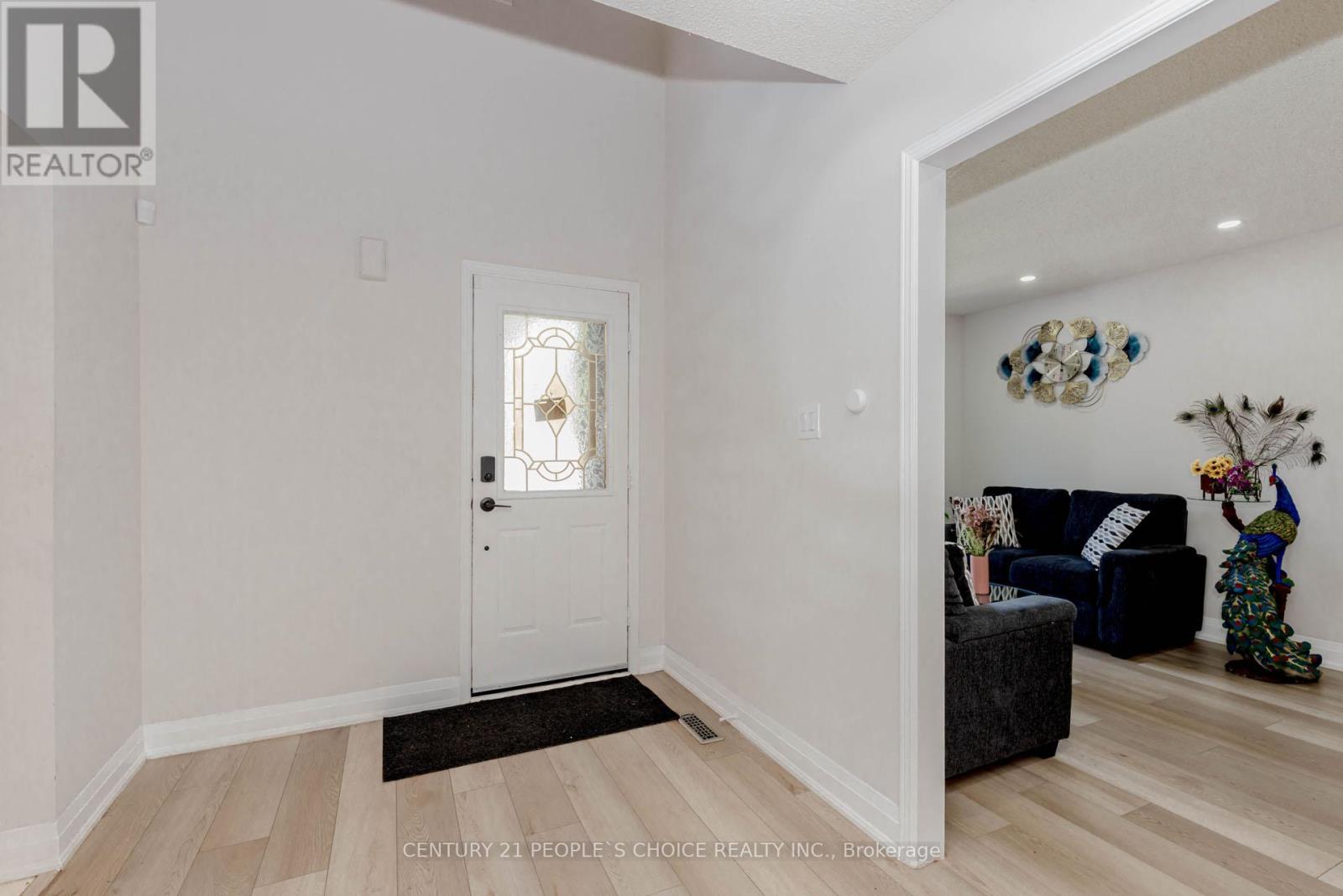 47 Blair Crescent, Barrie, Ontario  L4M 5Y6 - Photo 5 - S12419186