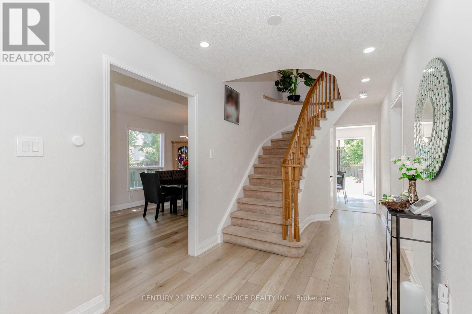 47 Blair Crescent, Barrie, Ontario  L4M 5Y6 - Photo 8 - S12419186