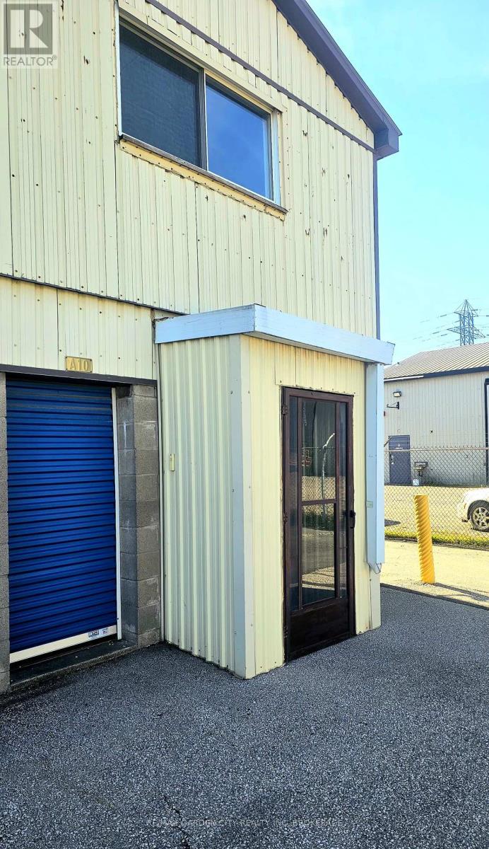 Upper Back - 215 Roberts Road, Grimsby, Ontario  L3M 4E8 - Photo 1 - X12419344