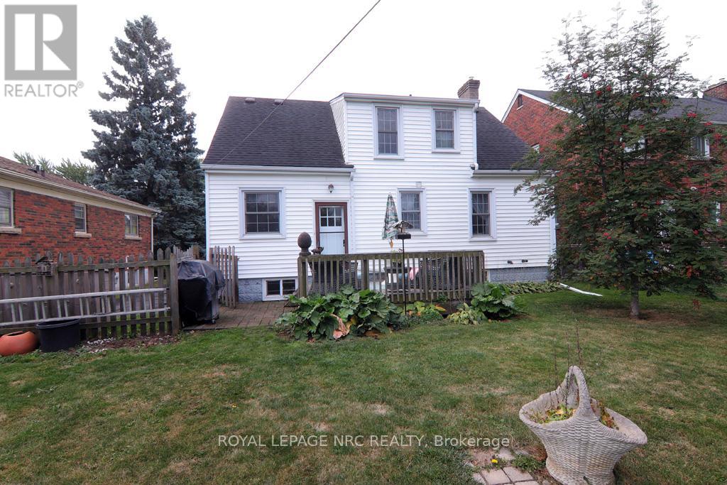 216 Highland Avenue, Fort Erie, Ontario  L2A 2X7 - Photo 11 - X12419353
