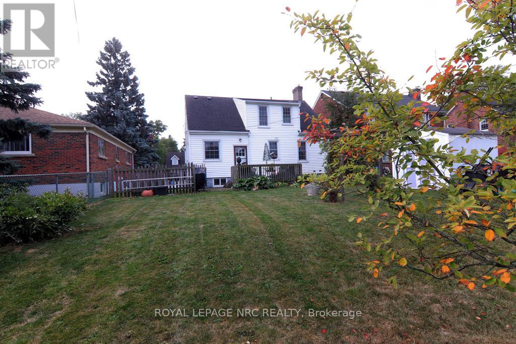 216 Highland Avenue, Fort Erie, Ontario  L2A 2X7 - Photo 12 - X12419353