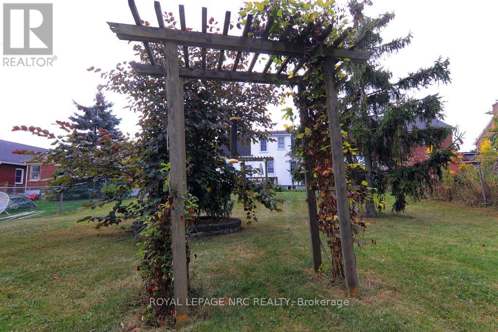 216 Highland Avenue, Fort Erie, Ontario  L2A 2X7 - Photo 19 - X12419353