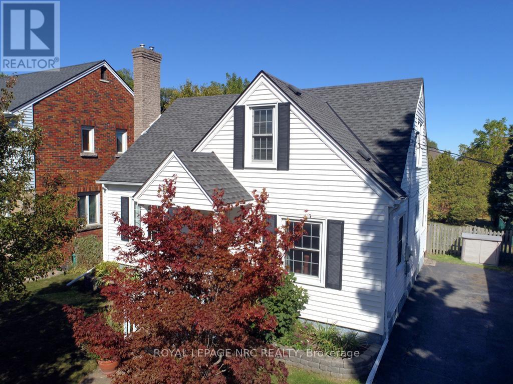 216 Highland Avenue, Fort Erie, Ontario  L2A 2X7 - Photo 2 - X12419353