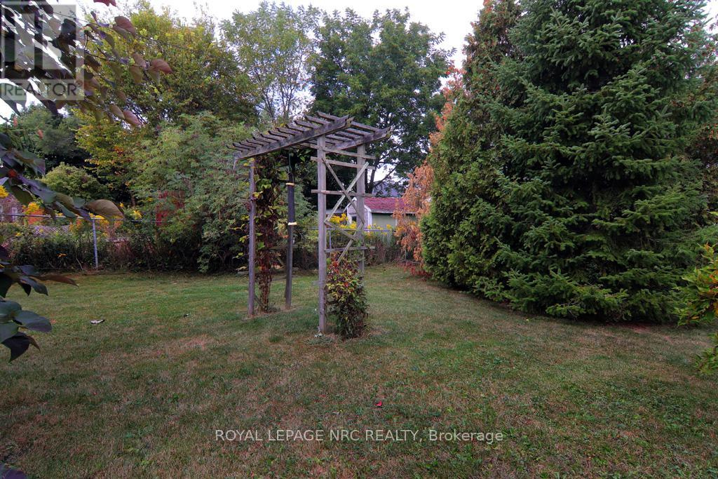 216 Highland Avenue, Fort Erie, Ontario  L2A 2X7 - Photo 23 - X12419353